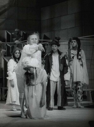 Die Verfolgung und Ermordung Jean Paul Marats - dargestellt durch die Schauspielgruppe des Hospizes zu Charenton unter Anleitung des Herrn de Sade
