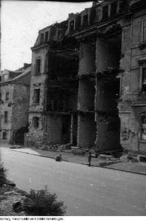 Dresden, Hechtviertel. von den Kriegsschäden beräumte Strassen, 1945