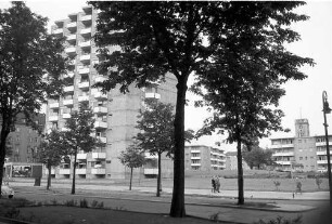 Berlin: Hochhaus in der Meraner Straße (am Mühlenberg)