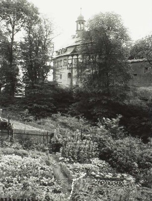 Burgk, Blick auf das Schloss : Burgk. Schloß. Amtshaus und Schildmauer von Norden