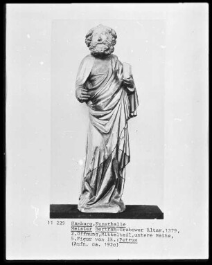Grabower Altar — Mittelteil: Der gekreuzigte Christus mit Maria und Johannes zu beiden Seiten des Kreuzes; links und rechts Heilige und Propheten — Petrus