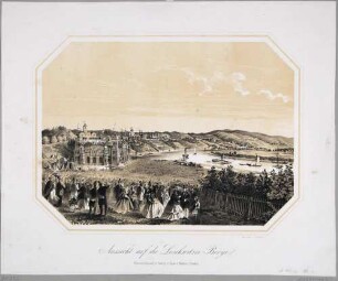 Das Erste Deutsche Sängerbundfest in Dresden vom 22. bis 25. Juli 1865, Festplatz auf den Elbwiesen unterhalb des Waldschlösschens mit einer Menschenmenge und der Festhalle, rechts die Elbe mit den Elbschlössern und Loschwitz