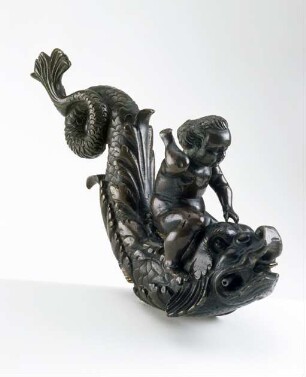 Putto auf Delphin
