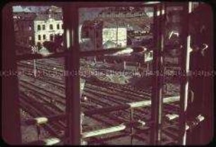 Kriegszerstörungen an einem Bahnhof