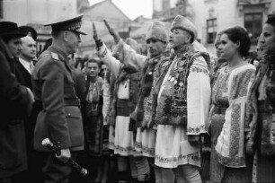 Craiova: Marschall [Ion] Antonescu begrüßt Bauernabordnung