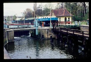 Spandau Schleuse 26.4.75.
