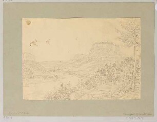 Das Elbtal zwischen dem Königstein und Lilienstein in der Sächsischen Schweiz, im Hintergrund der Pfaffenstein, Blick in südöstliche Richtung