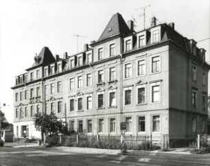 Dresden-Pieschen, Großenhainer Straße 177/179. Doppelwohnhaus mit Ladeneinbauten (um 1900). Straßenansicht