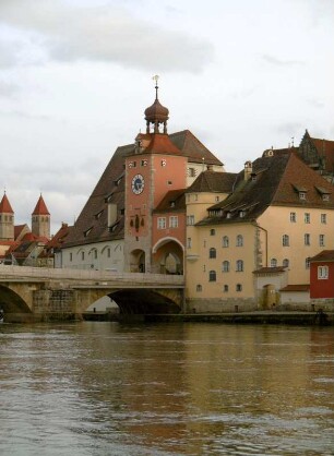 Regensburg: Altstadt mir Salstadel und Brückentor