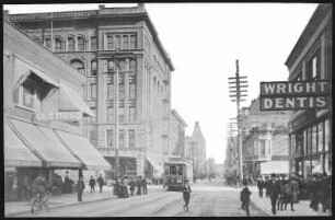 Portland, Oregon. Washington Street - mit Straßenbahn