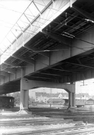 Ulm Brücke Reichsstraße 28 Blaubeurer Torbrücke württ. Personenwagen Stahlträger Fahrdrahtüberspannung