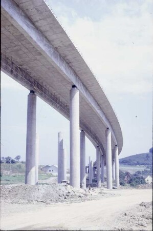 Talbrücke, Sechshelden