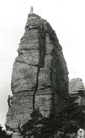 Sächsische Schweiz, Rathener Gebiet. Lokomotive. Seilschaft mit Edmund Klar in der Variante zur Ostwand