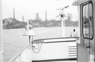Leverkusen: Industriegebiet vom Schiff
