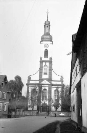 Meißenheim: Außenansicht (frontal) der Kirche; nach der Restaurierung