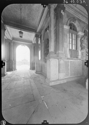 Dresden-Altstadt. Zwinger (1709-1728, M. D. Pöppelmann). Glockenspielpavillon. Innenansicht