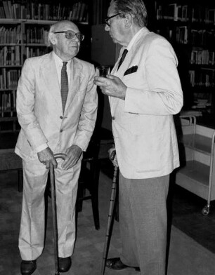 Carl Theodor Müller im Gespräch mit Alfred Hentzen auf einer Veranstaltung im Zentralinstitut für Kunstgeschichte in München