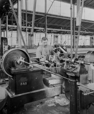 Kegelradfräsmaschine : Technikgeschichte | Technologie | Eisen und Stahl | Werkzeug-Maschinenfabrikation