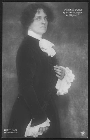 Minnie Nast als Mignon : Minnie Nast als Mignon in der gleichnamigen Oper von Ambroise Thomas. Königliche Hofoper Dresden. Fotografie (Weltpostkarte) von Grete Back. Dresden, wohl 1915