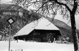 Geschwend: Bauernhaus im Schnee