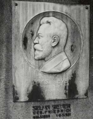 Medaillon Grabdenkmal Ernst Beyer