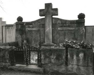 Wandgrabmal der Familie Weidenmüller : Wandgrabmal der Familie Weidenmüller. Stein (um 1915). Lunzenau-Rochsburg, Neuer Friedhof