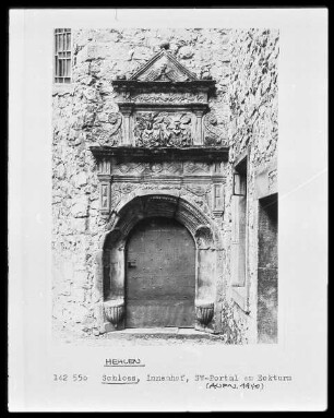 Portal mit Allianzwappen des Erbauerpaares