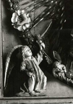 Friedrichsruhe-Frauenmark. Dorfkirche. Flügelaltar Holz, geschnitzt, farbig gefaßt, vergoldet. E. 15. Jh. Detail: Engel