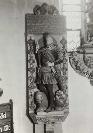 Grabmal für Joachim von Grünrod (gestorben 1604) : Grabmal für Joachim von Grünrod (gestorben 1604). Sandstein. Um 1604. Wachau-Seifersdorf, evangelische Pfarrkirche, Kircheninneres