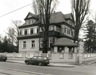 Dresden-Blasewitz, Tolkewitzer Straße 49. Villa (um 1910). Eckansicht mit Ecklaube Ecke Helfenberger Straße