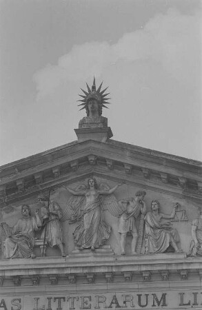 Detailansicht des Giebels der Leipziger Universität