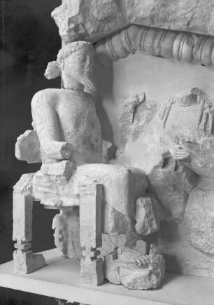 Einführung des Herakles in den Olymp, Giebelgruppe von der Akropolis in Athen