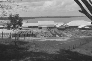 Benzinlagerhof : Blick auf eine Industriegelände