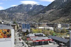 Andorra la Vella - Stadtübersicht : Stadtübersicht. Aufgenommen im Geschäftszentrum der Hauptstadt Andorra la Vella am 17. April 2012