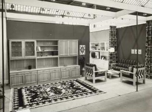 Anbauwand : Ausstellungskoje mit Wohnzimmermöbeln (1975; VEB Meyenburger Möbelwerk)