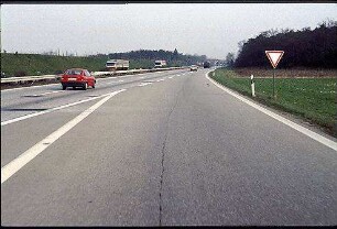 Ausfahrt aus Nebenfahrbahn Ost (Heilbronn Richtung Mannheim) zu Hauptfahrbahn Ost (Heilbronn Richtung Mannheim)