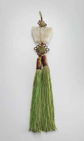 Brustschmuck aus Jade "Oknabi norigae" 옥나비노리개