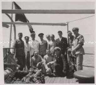 Wehrmachtssoldaten, Korinth, Italienische Marineoffiziere, die soeben mit Brennstoffdampfern angekommen sind.
