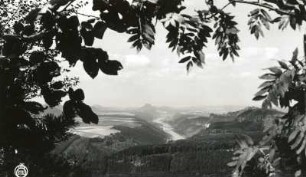 Sächsische Schweiz. Elbtal abwärts gegen Lilienstein und Schmilkaer Felsrevier. Blick nach Westnordwest vom Großen Winterberg