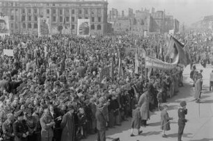 Demonstration zum 1. Mai 1951 in Berlin : Demonstranten