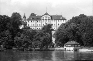 16. Tagung 1966 Mediziner; Porträts auf dem Schiff: Schloss Mainau vom Schiff aus