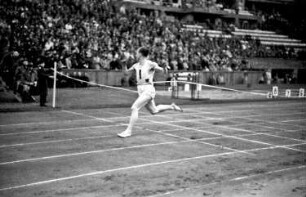 Berlin: Olympiastadion; Läufer im Ziel