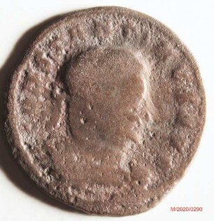 Römische Münze, Nominal Halbfollis, Prägeherr Constantinus I., Prägeort Trier, Original