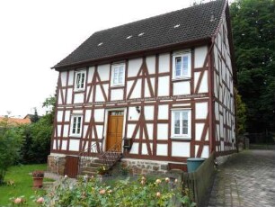 Ehemaliger Hospitalhof in Fachwerk (Jahr 1540-verändert) über Traufseite in Übersicht