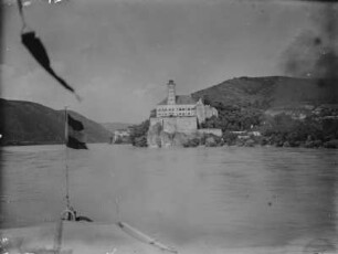 Schloss Schönbühel : Schloss Schönbühel von der Donau aus