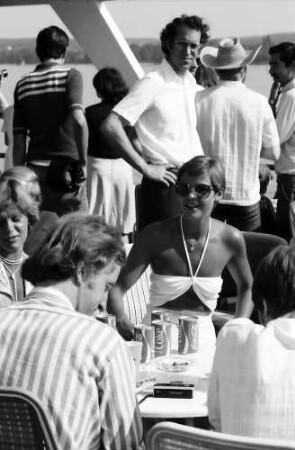 26. Tagung 1976 Physiker; Aufbruch zur Mainau: Sich Sonnende auf Deck