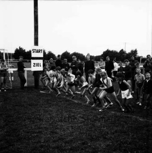 Turn- und Sportverein (TSV) Zarpen e.V.: "Sommerlauf": startende Mädchengruppe