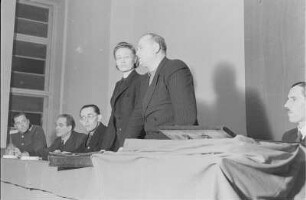 Gerhart Eisler (1897-968; österreichisch-deutscher Journalist und Politiker der DDR)
