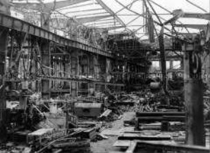 Die zerstörte Halle I der Kesselschmiede der Borsigwerke in Berlin-Tegel