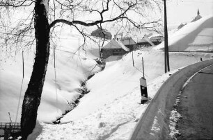 Hofsgrund: Verschneites Tal unterhalb des Ortes